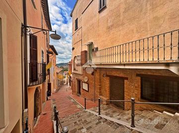 3 LOCALI A GUALDO TADINO