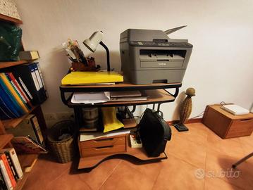 Scrivania Porta PC + due sedie