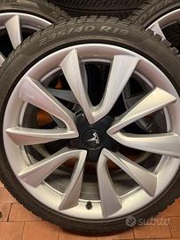 Tesla Model 3 cerchi originali 19”+4 gomme Pirelli
