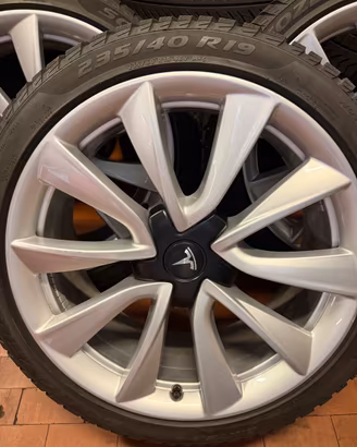 Tesla Model 3 cerchi originali 19”+4 gomme Pirelli