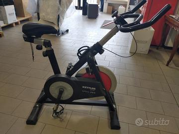 tre attrezzi palestra per casa