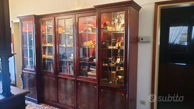 vetrina espositiva con faretti