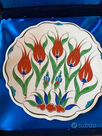 Piatto Gursoy stile Iznik tulipani