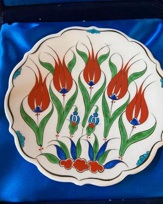 Piatto Gursoy stile Iznik tulipani