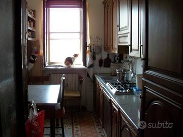 CUCINA COMPLETA CON TAVOLO E SEDIE