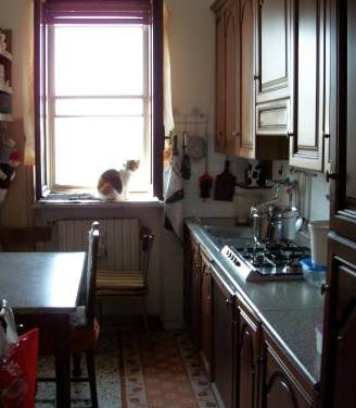 CUCINA COMPLETA CON TAVOLO E SEDIE