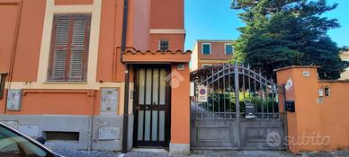 3 LOCALI A LADISPOLI