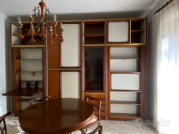 Soggiorno libreria letto anni 70 con tavolo/sedie