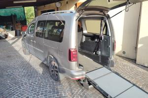  Volkswagen Caddy con pedana disabili