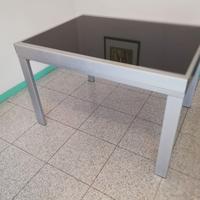 Tavolo + televisore + supporto a muro da Euro 10..