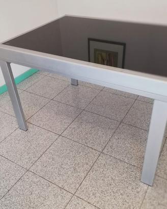 Tavolo + televisore + supporto a muro da Euro 80.