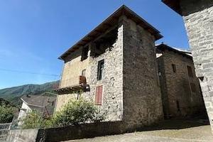Rustico / Casale di 160 m² con più di 5 locali a C