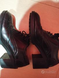 Scarpe mocassino donna colore nero lucido e tacco