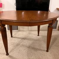 Tavolo ovale in legno massiccio vintage