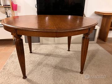 Tavolo ovale in legno massiccio vintage