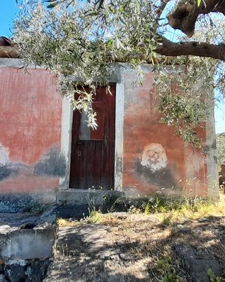 Terreno 2.040 mq con rudere 17 mq a Ragalna