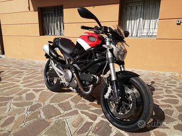 Ducati Monster 696 Plus – 2010 28.500 km – Ducati