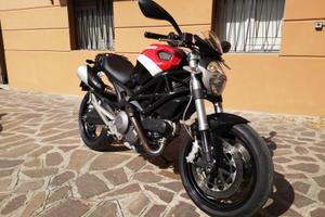 Ducati Monster 696 Plus – 2010 28.500 km – Ducati