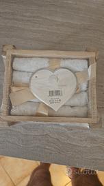 Set 4 Lavette / Asciugamani Ospiti in Cestino di L