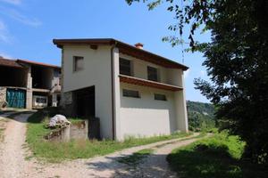 Rustico / Casale di 115 m² con più di 5 locali e b