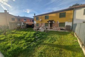 CASA SEMINDIPENDENTE A STANGHELLA