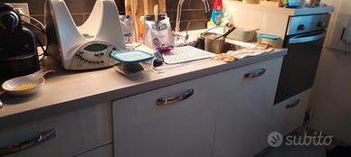 cucina compresa di forno e lavastoviglie