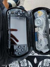 Sony PlayStation portable (PSP )2000 Slim  nera 