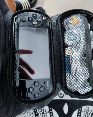 Sony PlayStation portable (PSP )2000 Slim  nera 