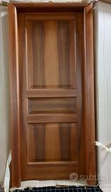 PORTA BUGNATA IN NOCE NAZIONALE  CON MANIGLIA