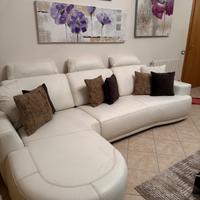 divano bianco in pelle