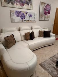 divano bianco in pelle