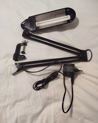 LAMPADA DA TAVOLO CON MORSETTO 