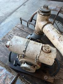 Pompa per irrigare campi a benzina