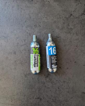 2 bombolette CO2 16g filettate per bici