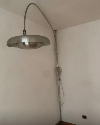lampada ad arco Pirro Cuniberti