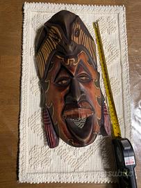 Maschere etniche in legno