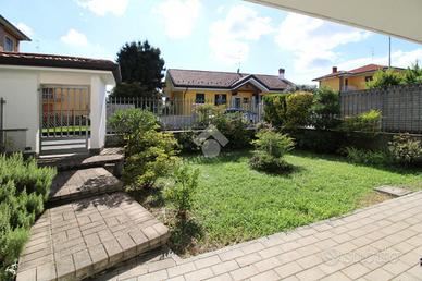 VILLA A SCHIERA A NERVIANO