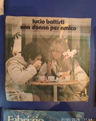 78 dischi 45 giri con custodia + 35 dischi 45 giri