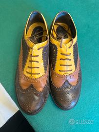 Scarpe mocassino allacciato