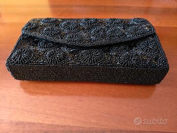 Borsa pochette con perline nere