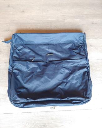 Borsa portabiti.  Porta abiti da viaggio Carpisa