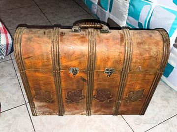 Antica valigia portabottiglie