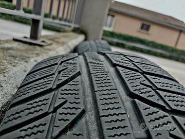 Gomme invernali 195/65 R15 con cerchi.