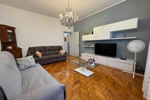 Appartamento di 128 m² con più di 5 locali e box a