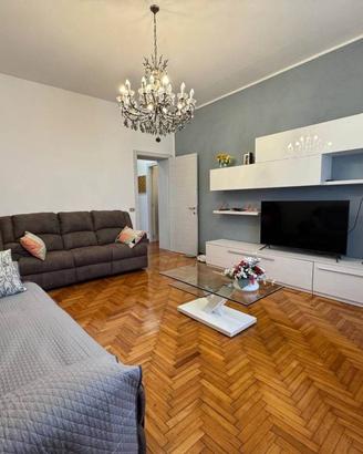 Appartamento di 128 m² con più di 5 locali e box a
