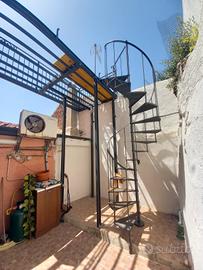 soppalco con scala a chiocciola 