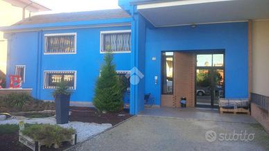 CAPANNONE A GAMBETTOLA