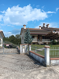 Casa a schiera a Santi Angeli zona centrale