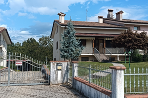 Casa a schiera a Santi Angeli zona centrale