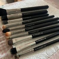 Pennelli MAC trucco professionale